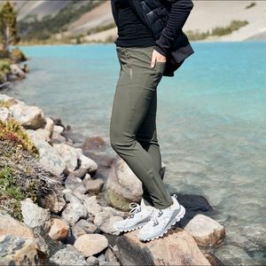 FINAL SALE! EUC Athleta Wander Skinny Pant